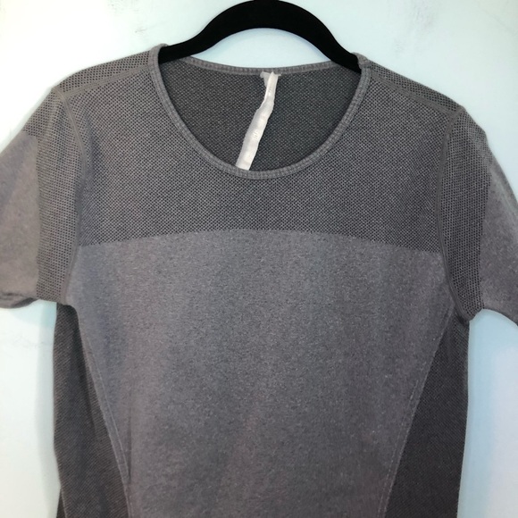 Fabletics Gray Seamless Short Sleeve Athletic Top Size Large - Picture 2 of 8